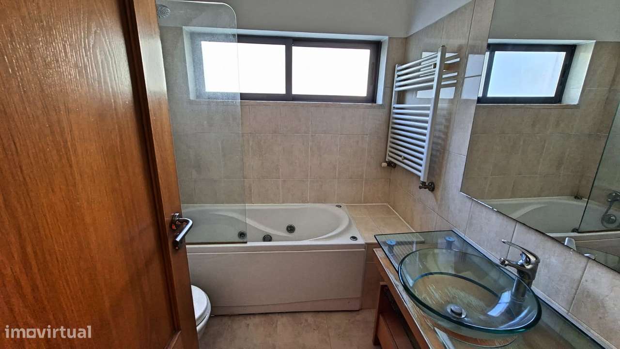 Apartamento T3 com 155m2, arrecadação e lugar  estacionamento Montijo.-6