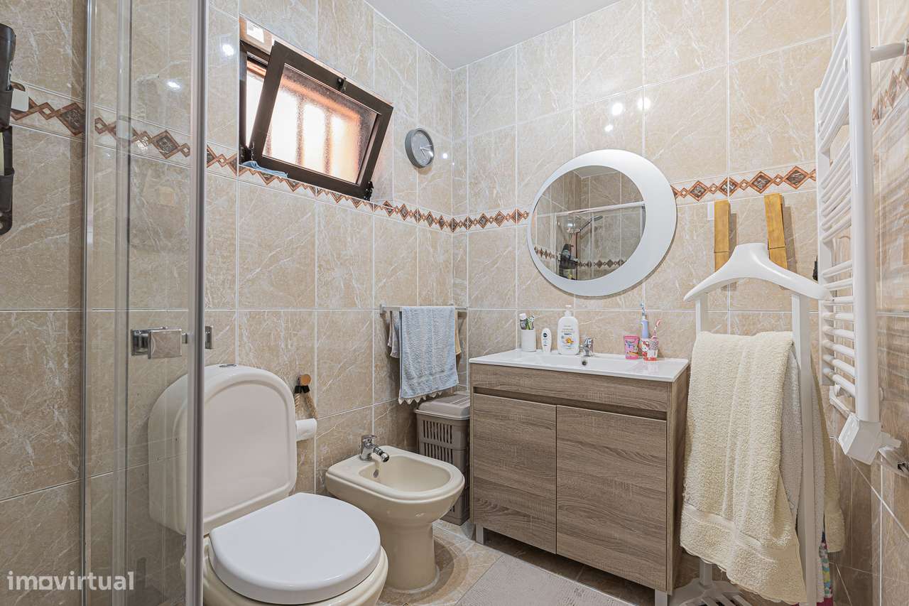 Apartamento de 4 assoalhadas no centro da Moita-33