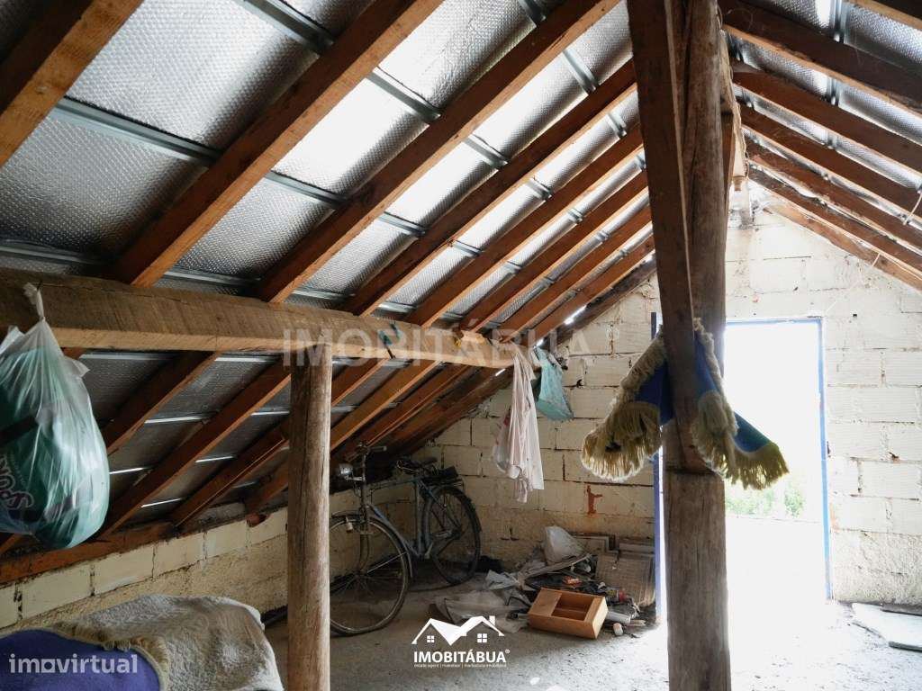 Moradia T2 com terreno, terraço e um anexo.-25