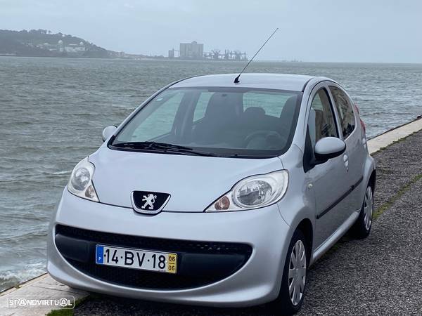 Peugeot 107 1.0 Urban - 1