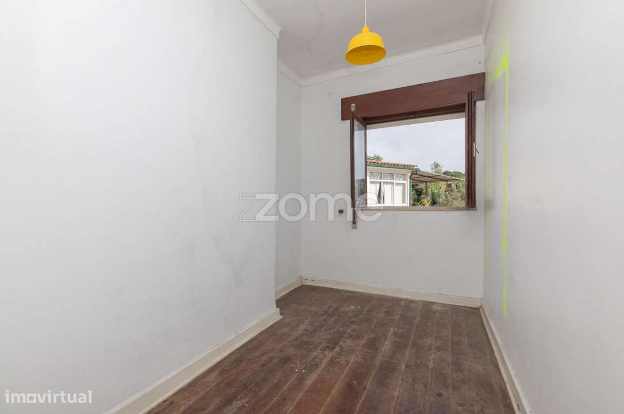 Moradia T3 para remodelar em S.Martinho do Bispo-5
