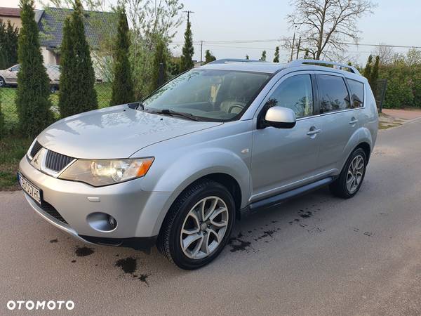 Mitsubishi Outlander - 1