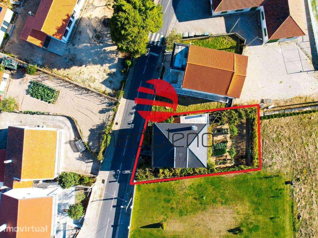 MORADIA T4 C/ GARAGEM-24