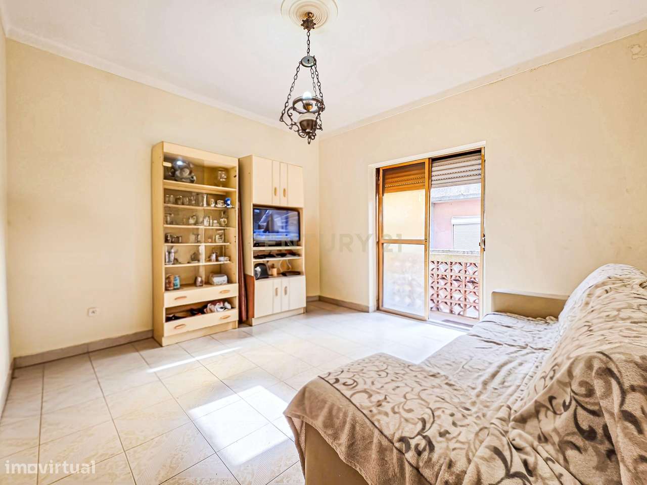 Apartamento T1 com Varanda em Localização Central-11