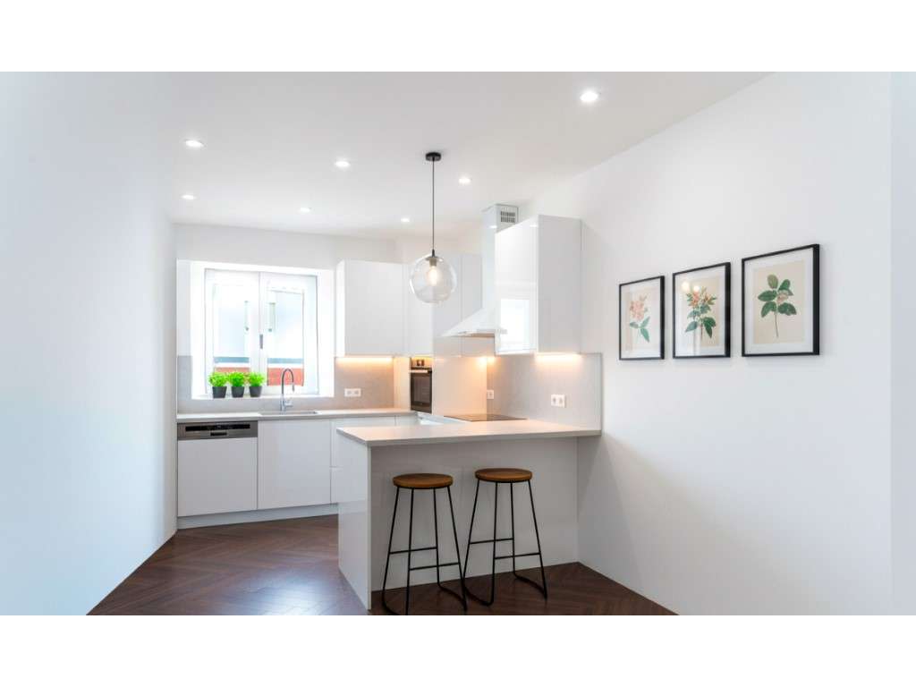 Edifício 'Claraval 123'- T2 remodelado em Alcobaça no Centro histórico - Grande imagem: 4/45