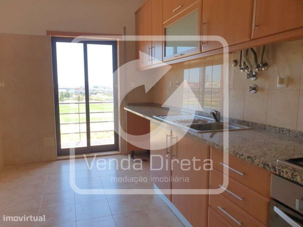 Apartamento T2 com Parqueamento e Arrecadação - Afonsoeiro, Montijo - Grande imagem: 2/20