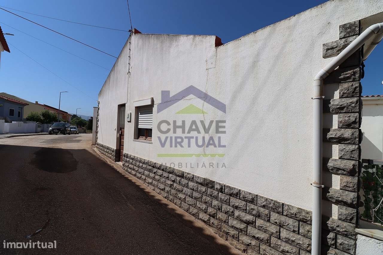 Moradia V2 com 2 Garagens e Quintal - Famões, Bombarral-36