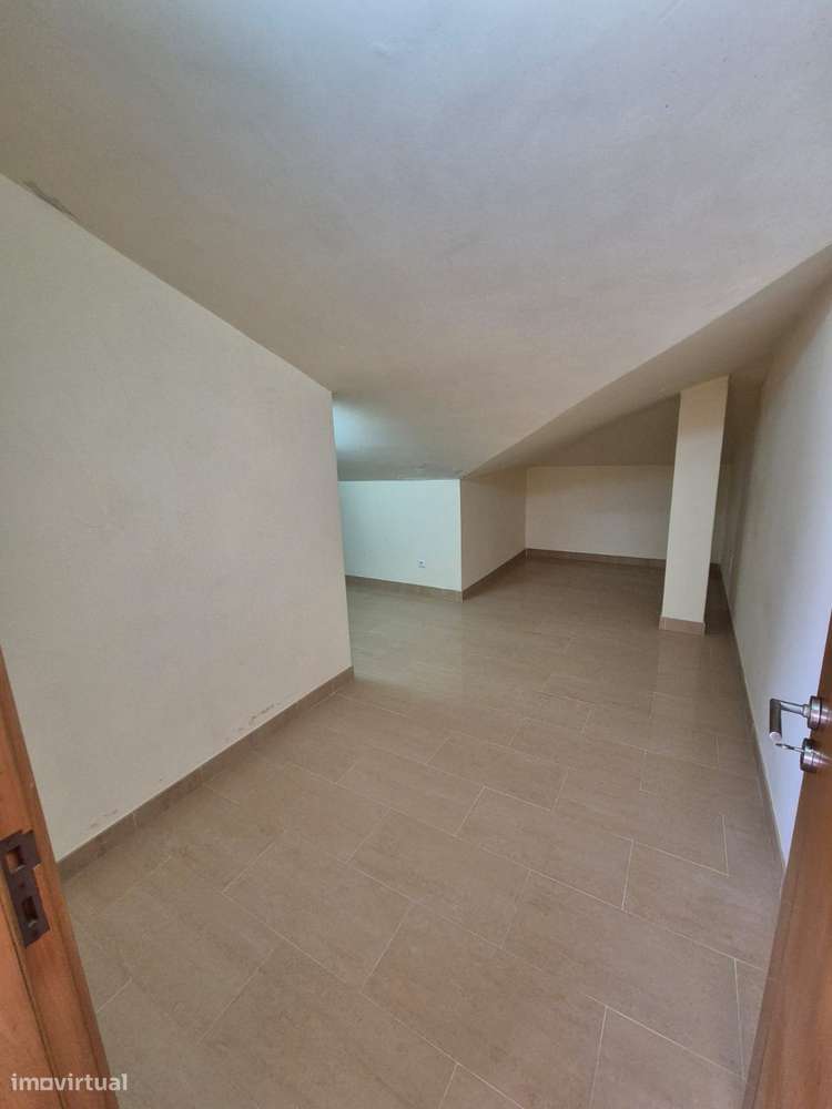 Moradia T5 em Bispeira, Sobral de Monte Agraço-47