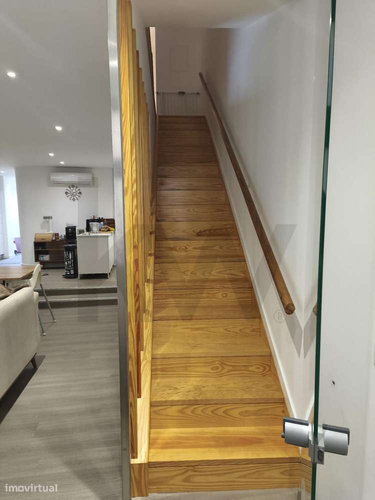 Moradia T4+1 com jardim junto à Areosa - Grande imagem: 5/15