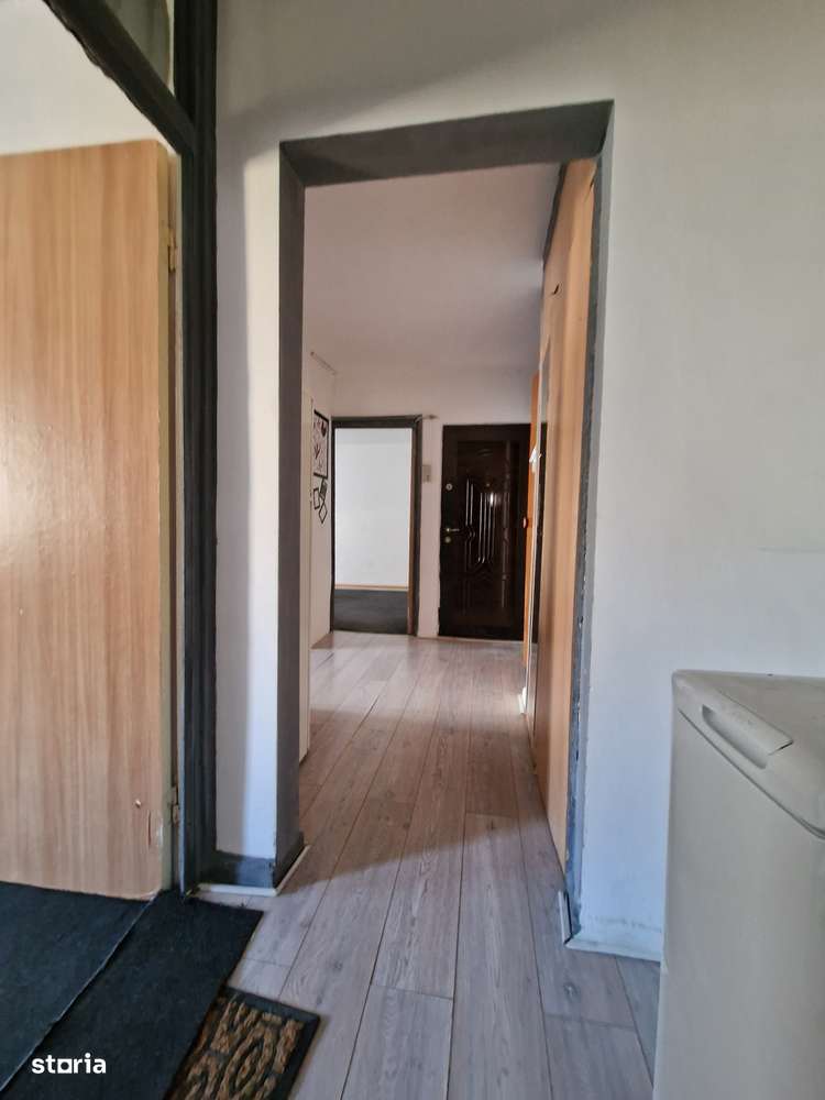 Navodari (Sud Str Rândunelelor)- 2 camere decomandate etaj 3/4, liber-15