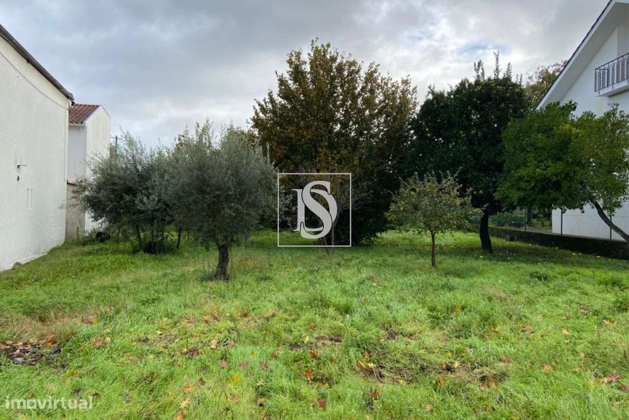 Moradia T1 duplex para restaurar + terreno - Grande imagem: 3/26