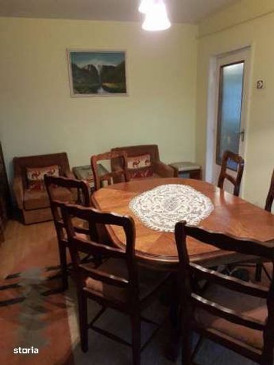 Apartament cu 4 camere de vânzare în zona Zorilor