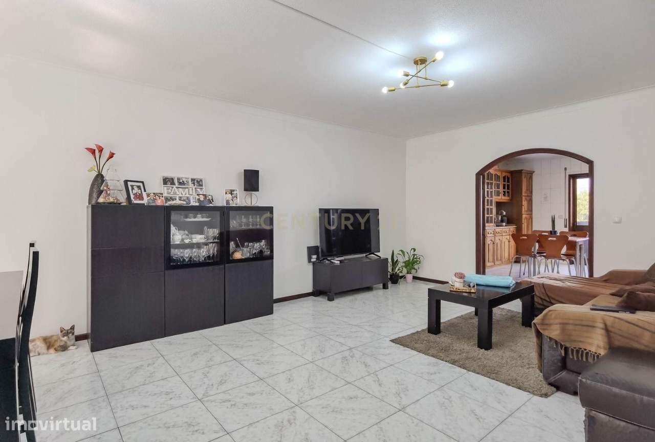 Moradia T4 com área exterior situada em Campo - Valongo. - Grande imagem: 4/49