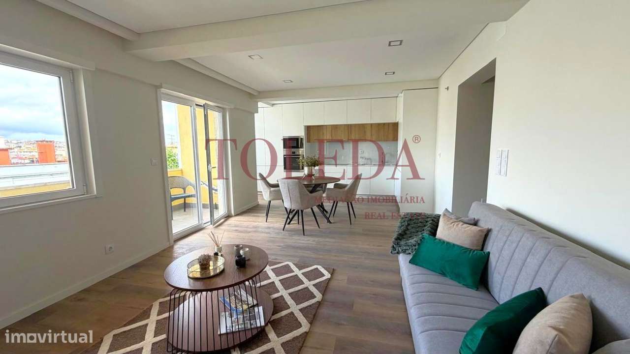 Apartamento T3 Remodelado em Benfica com terraço-9