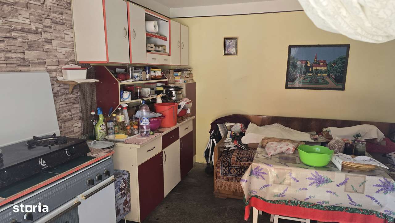 Vand casa caramida si teren 740 mp in Roman-5