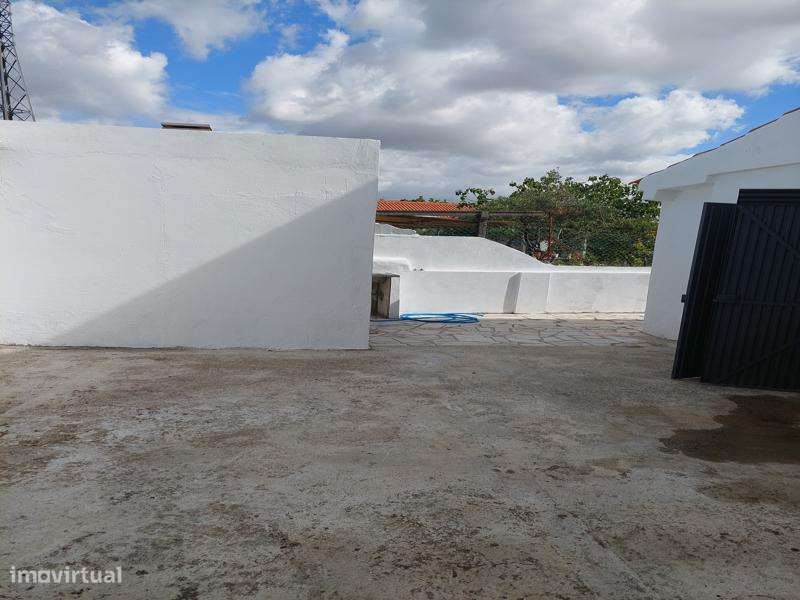 Excelente Quintinha em Lote de 1960 m2, com construção de 300 m2-43