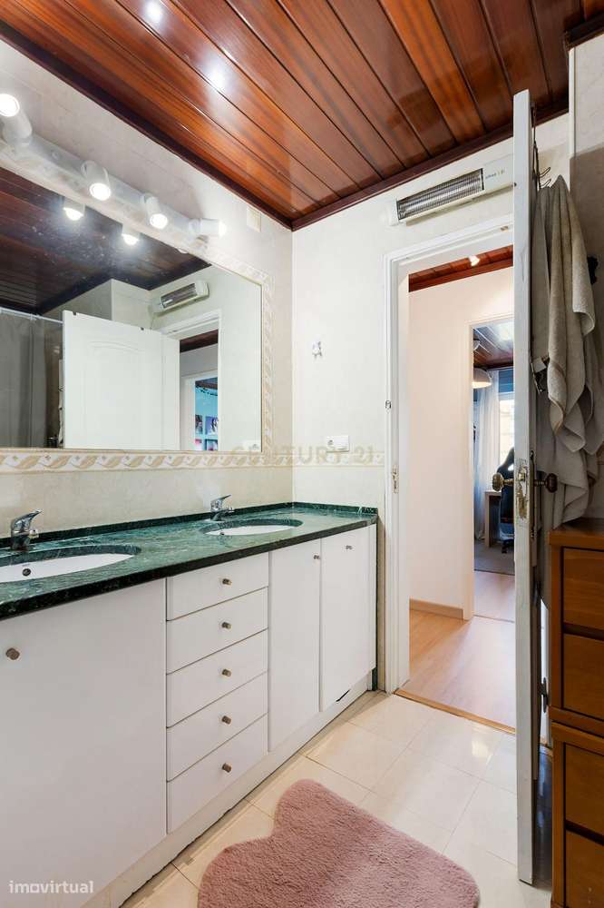 Apartamento T4 Remodelado Corroios-18