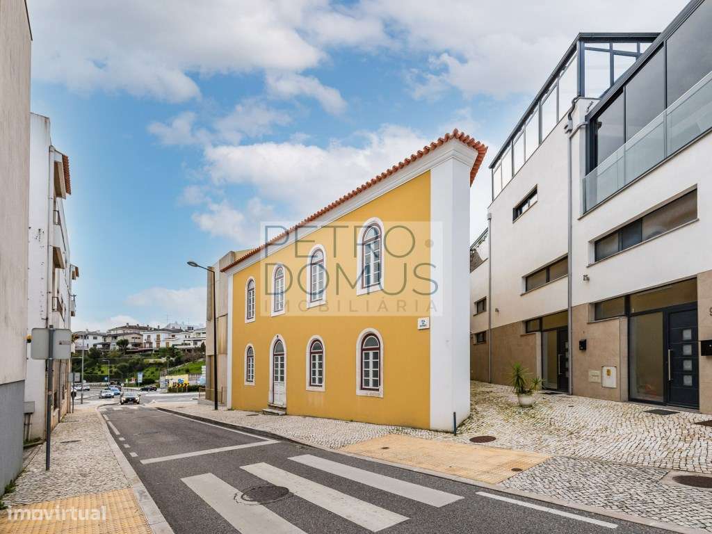 Apartamento T1+1 Único no Centro Histórico de Leiria-26