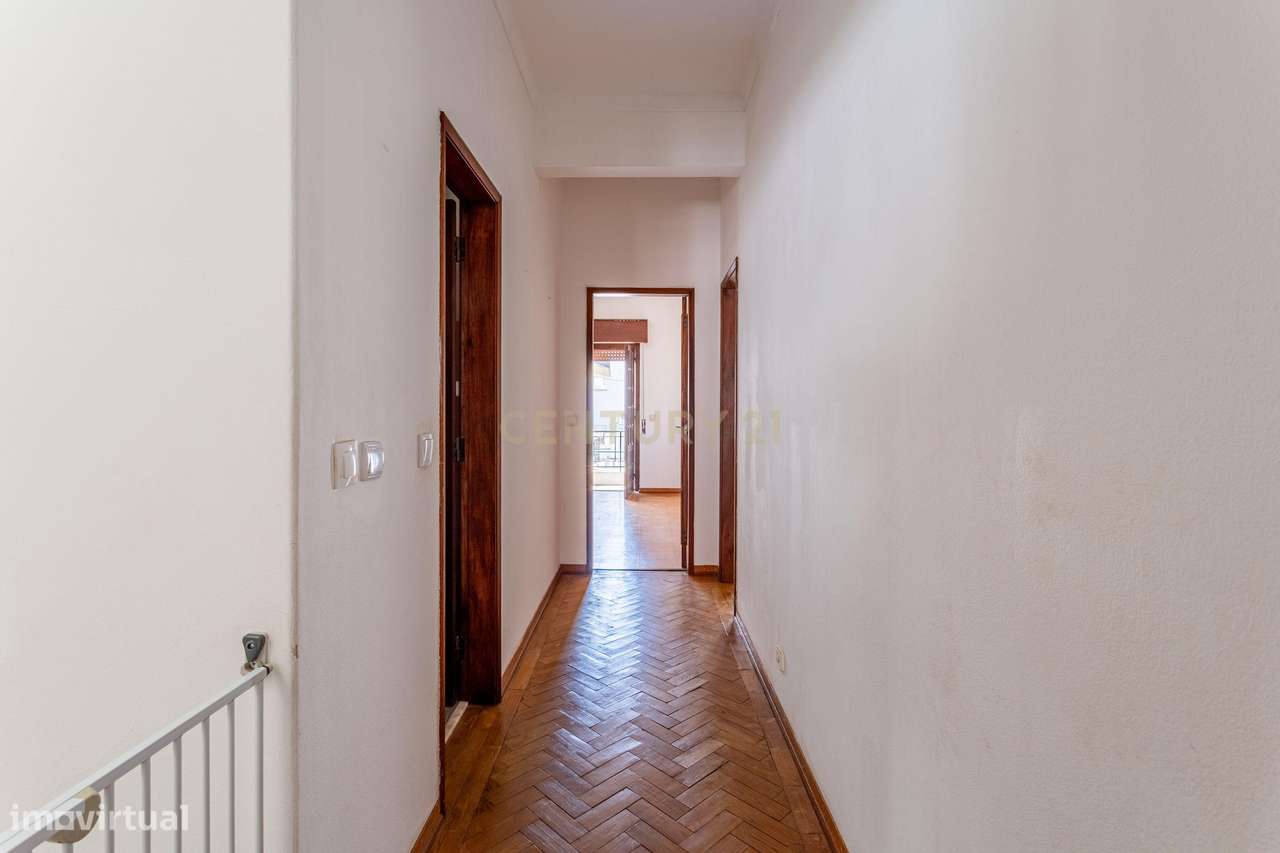 Espaçosa Moradia T3 em Azambuja, Lisboa-18