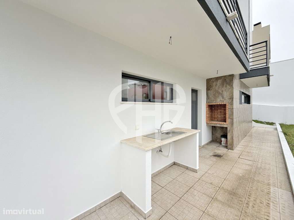 Exclusiva Moradia T5 de Arquitetura Contemporânea em Almada - Feijó-55