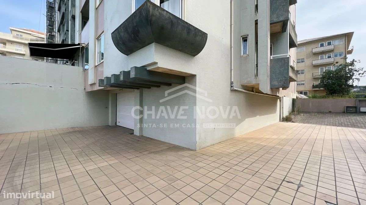 T2 novo com garagem e varanda em Gaia-43