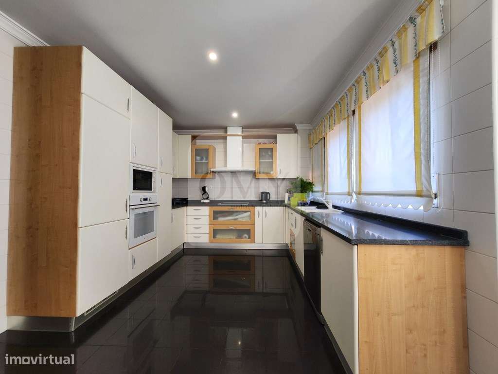 Moradia T4 de Arquitetura Singular em Mateus, Vila Real - Grande imagem: 4/25