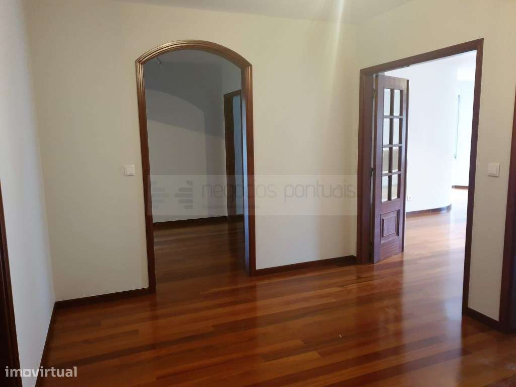 Apartamento T3 - próximo ao Braga Parque, com lugar de garagem-27
