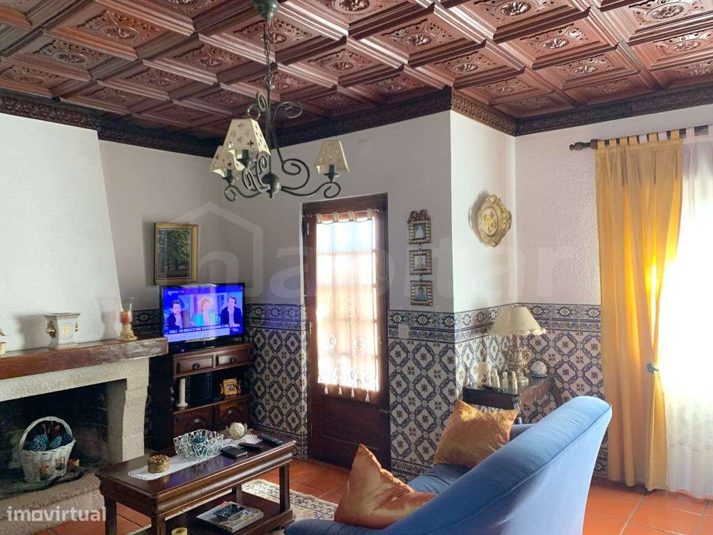 Moradia T5 + 2 C/ Quintal e Sótão-15