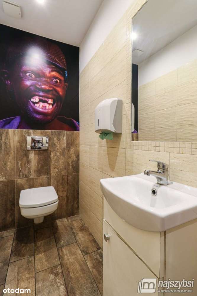 Dom z lokalem użytkowym-12