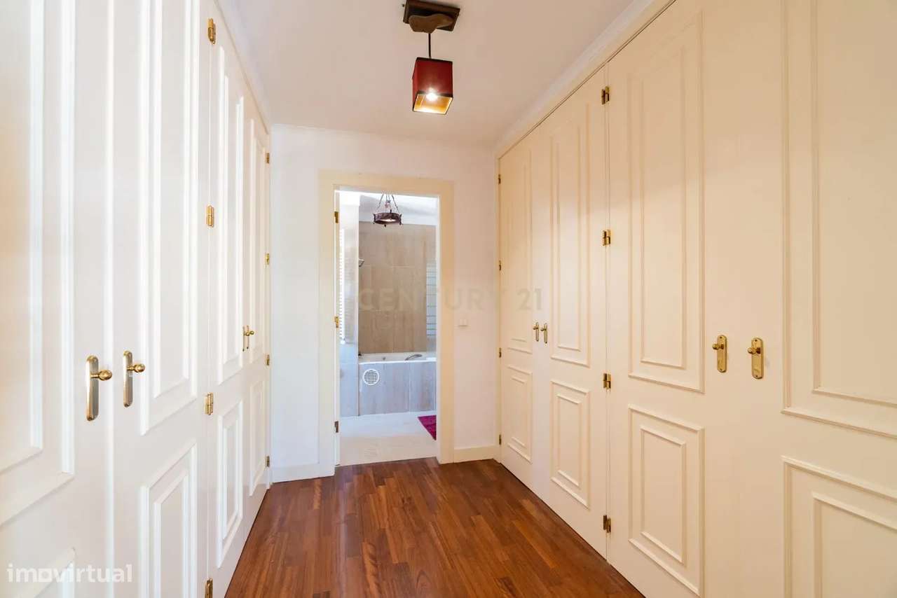 Moradia Isolada T6 com Garagem e Piscina Coberta na Quinta da Beloura-23