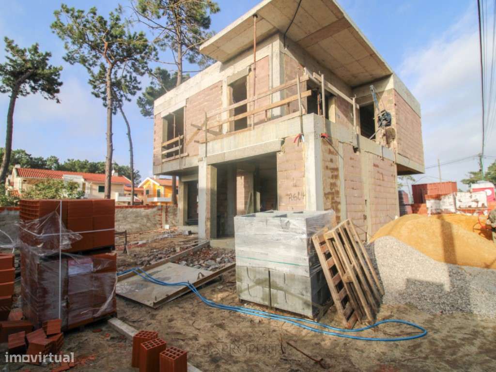 Moradia Isolada T4 com Piscina na Aroeira-31