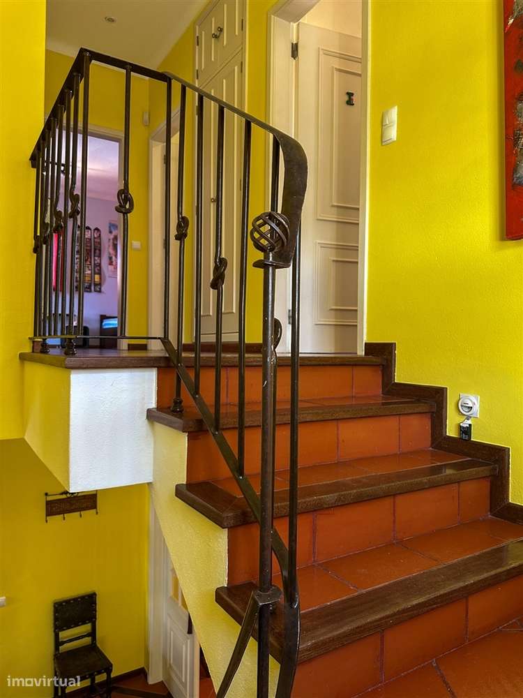 Moradia T5 com piscina e jardim a poucos metros da Praia do Alemão – A-39