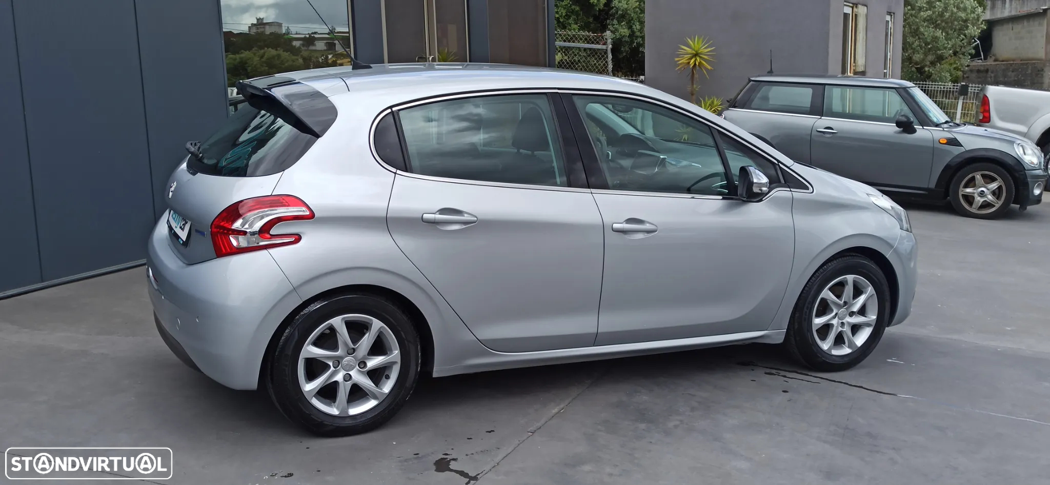 Peugeot 208 1.6 BlueHDi Allure - 4