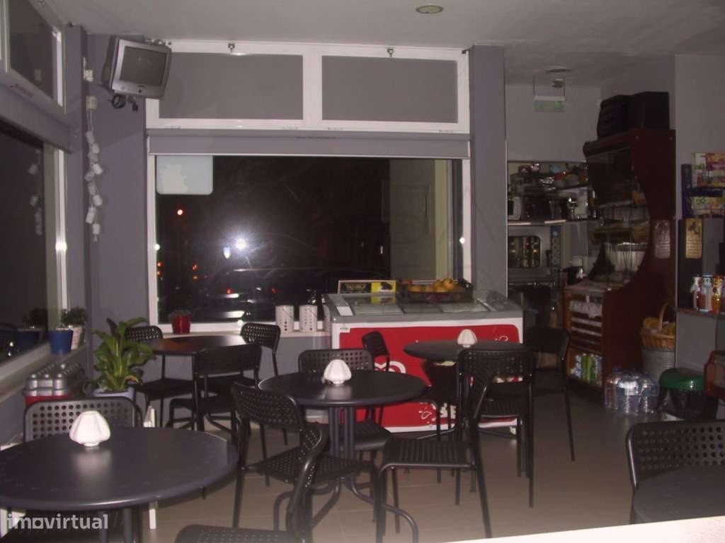 Café, Snack e Charcutaria, com dois pisos, alvará de snack bar e ve... - Grande imagem: 2/16