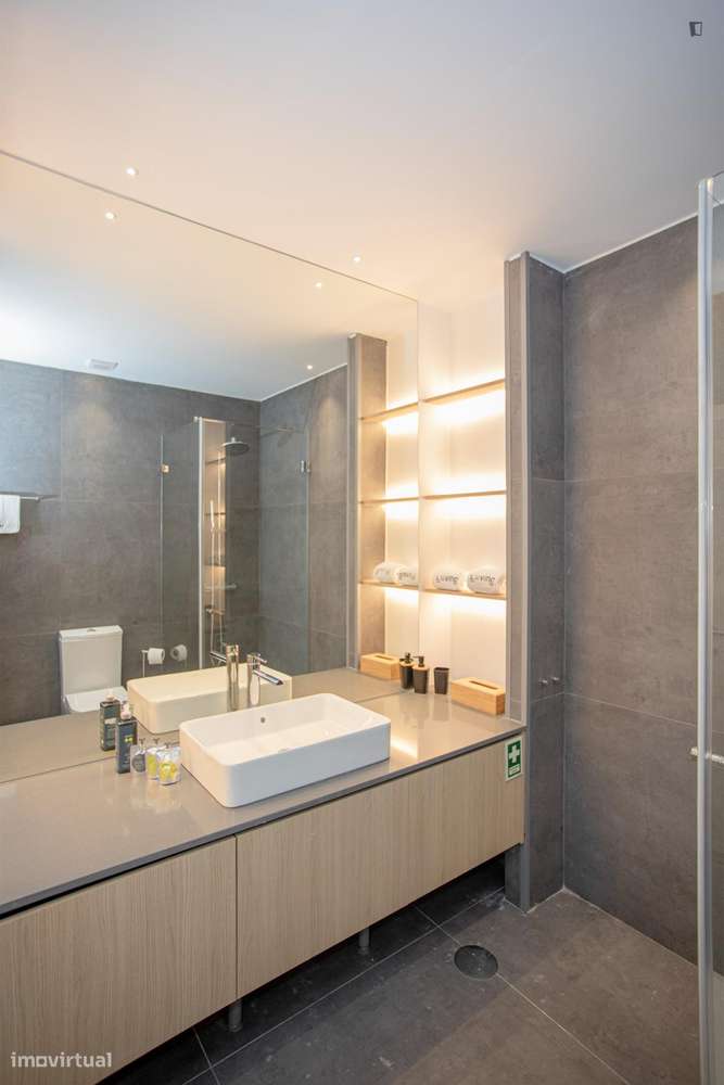 Apartamento com 1 quartos - localizado em Sé Porto - Grande imagem: 5/22