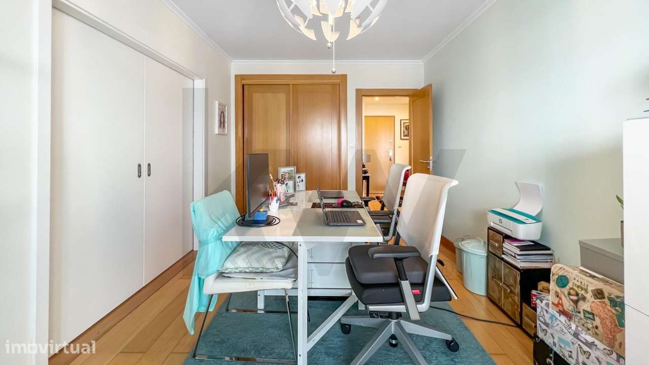 T1 com varanda, parqueamento, arrecadação na Urbanização da Atalaia – - Grande imagem: 5/22