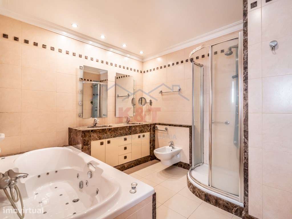 Moradia T5 de Luxo + Apartamento T3 - Lagoa-21