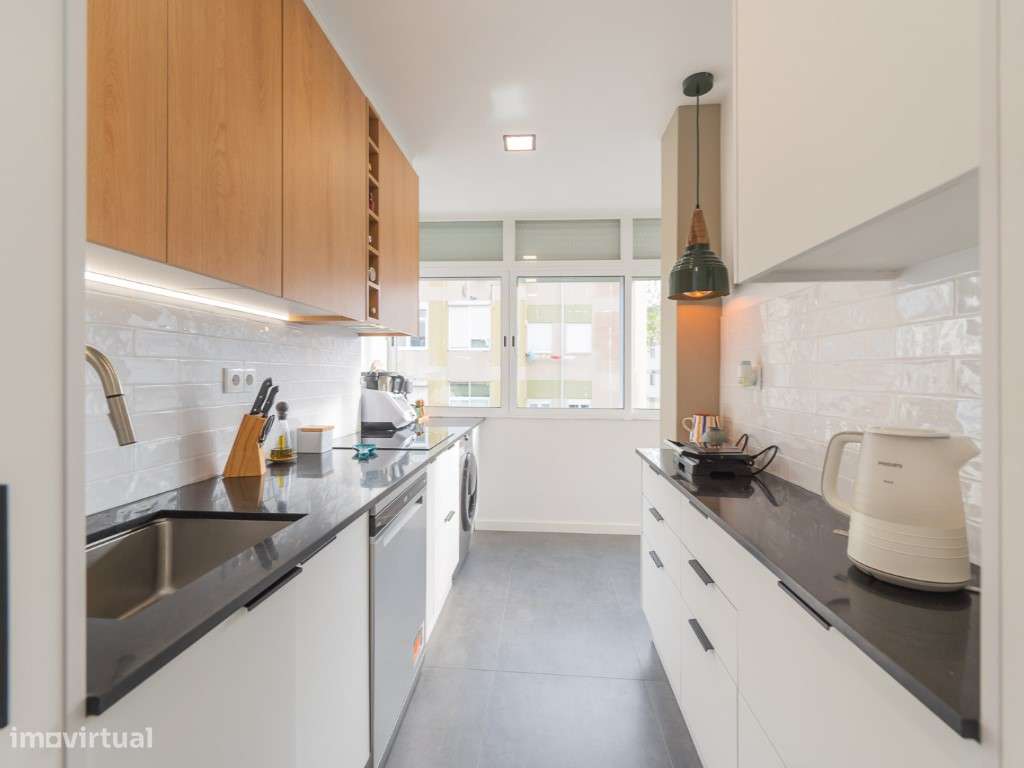 T2 Remodelado Centro de Linda-a-Velha-6