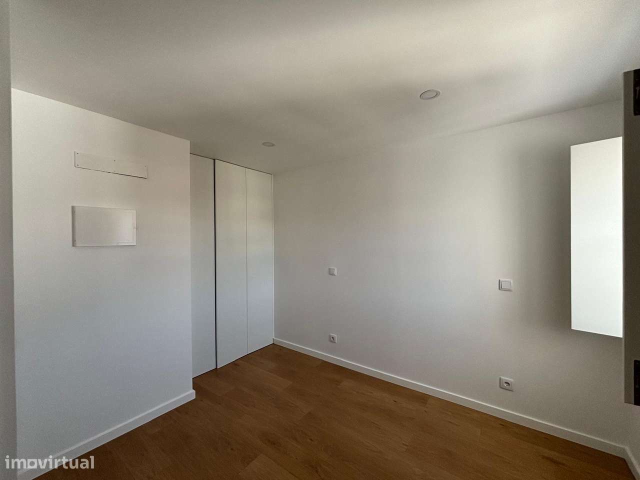 venda de magnifico prédio na Rua da Matemática (4 T0´s e 5 T1's)-25