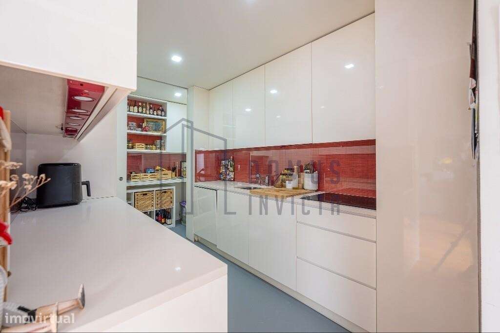 T2 remodelado com duas varandas e lugar de garagem | Zona da Boavista-10