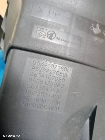 Obudowa filtra powietrza Citroen Xsara 9634107180 9628427080 - 3