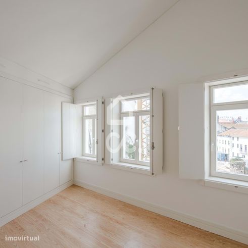 Apartamento T2 Triplex  equipado no centro de Coimbra.-2