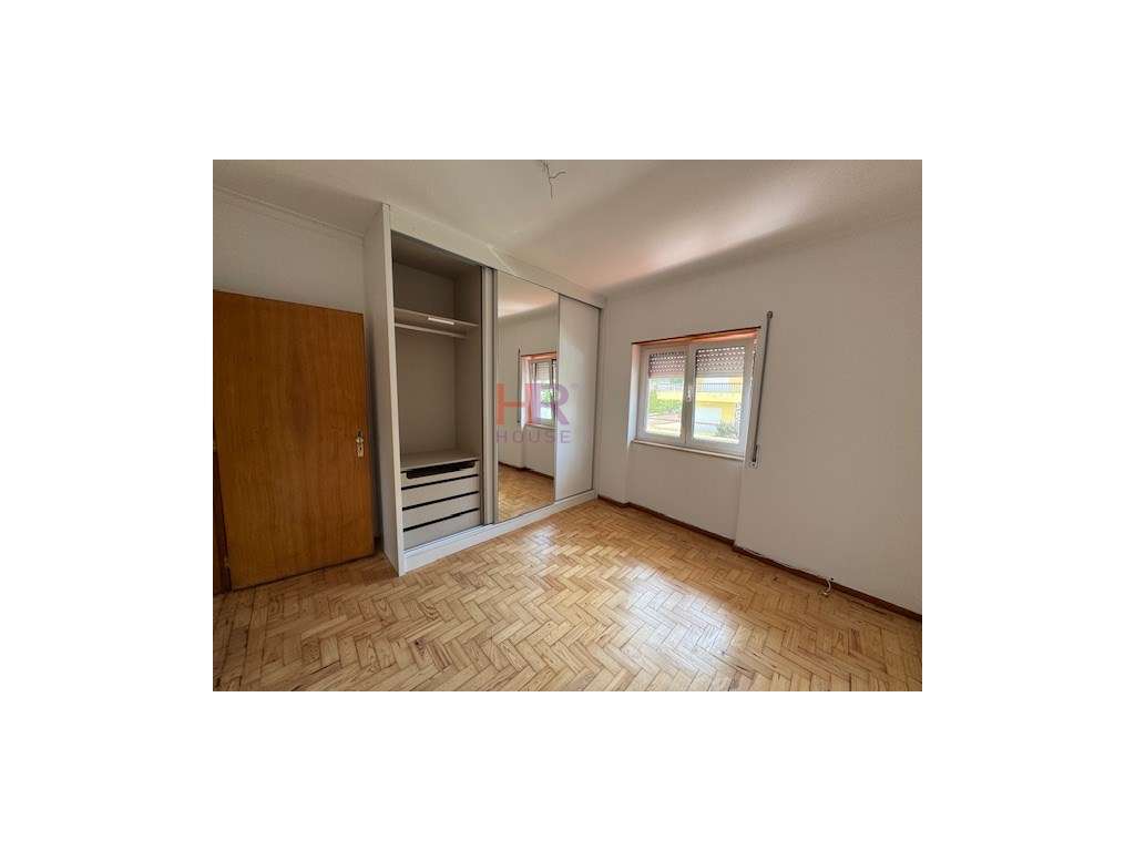 Coimbra Junto do Hospital da Universidade de Coimbra arrenda-se T3 ... - Grande imagem: 5/18