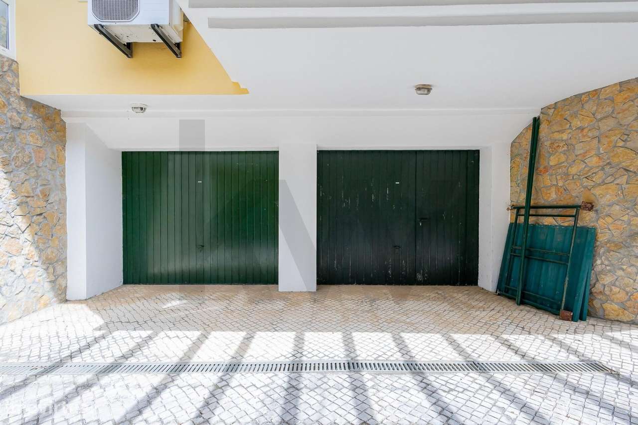 Moradia T5 com piscina junto à Quinta da Trindade / Quinta Dona Maria,-25
