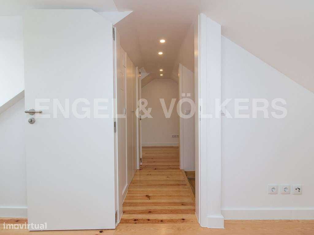 Duplex Renovado T2+1 com Vista para o Rio em Alfama - Grande imagem: 4/23