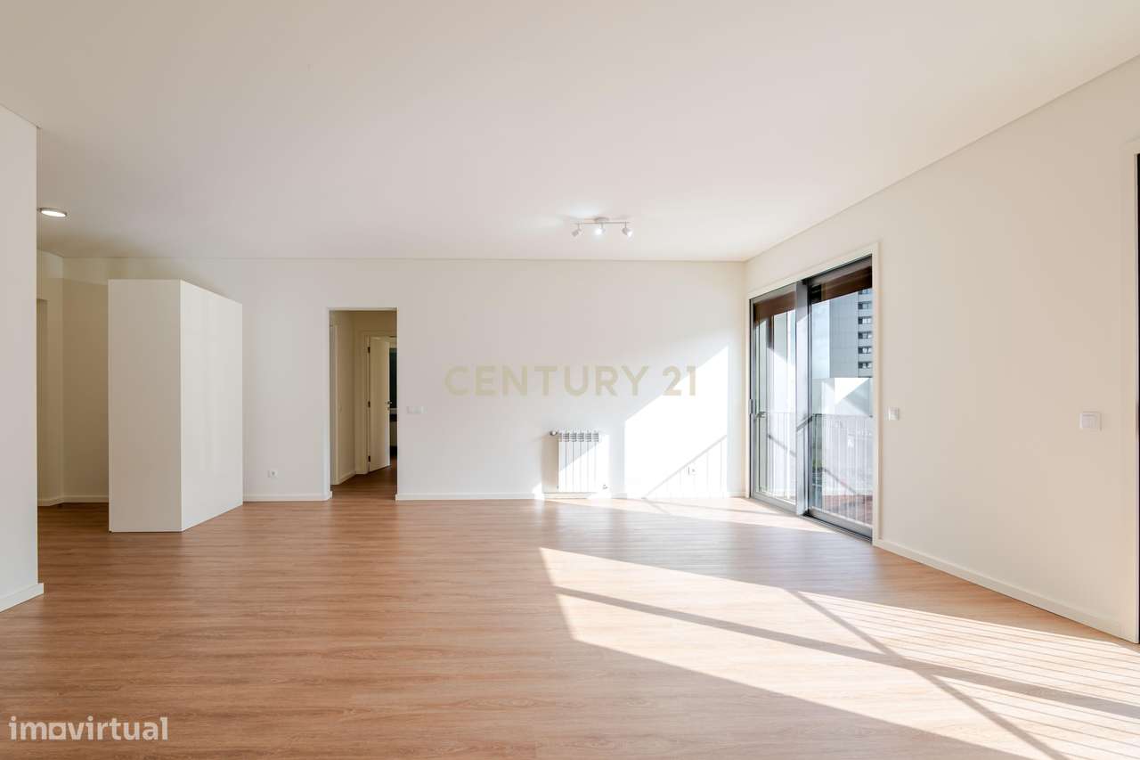 Apartamento T2 praticamente novo , nas Antas, Porto-8