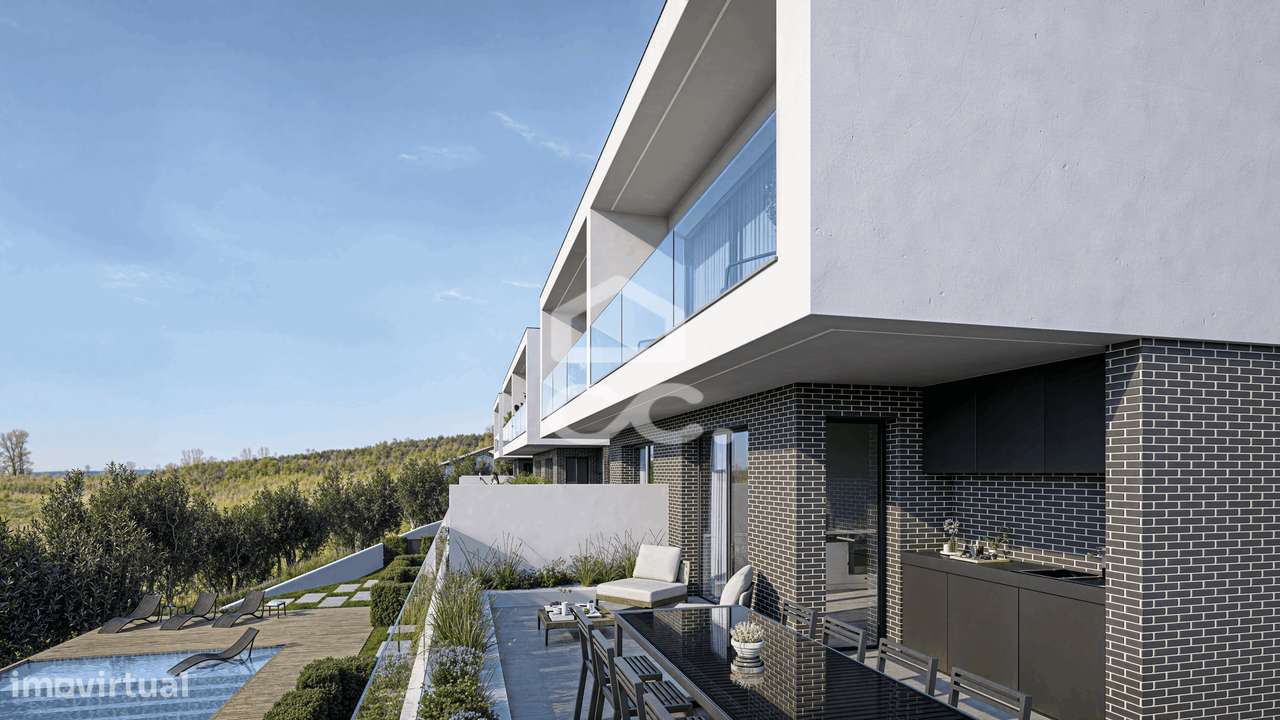 Moradia T4 nova, com jardim e terraço, em condomínio privativo com pis-16