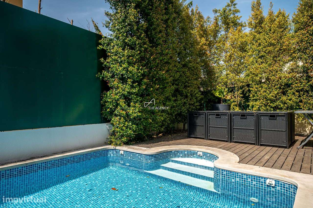 Moradia Independente no Estoril com 4 Quartos, Piscina e Garagem-28