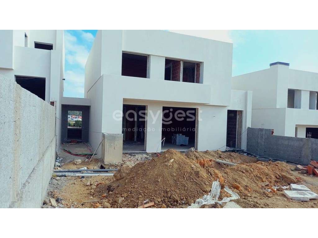 Moradia T4 Nova em Condomínio Fechado com Jardim Privativo e Garage... - Grande imagem: 5/41