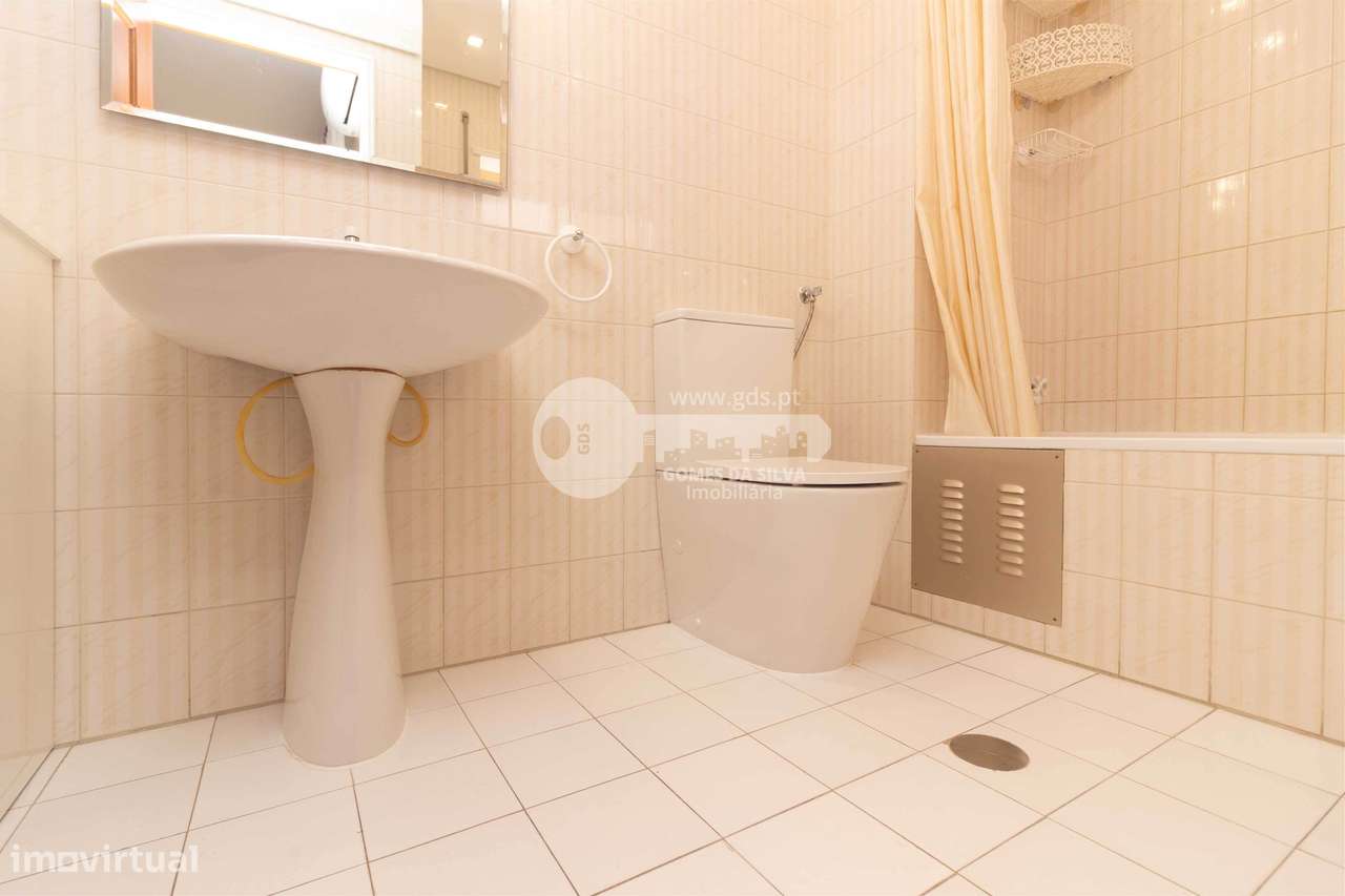 Apartamento T3 c/ lugar de garagem - Edifício do Galo-13